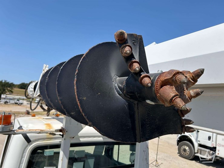 2019-freightliner-m2-106-image-35