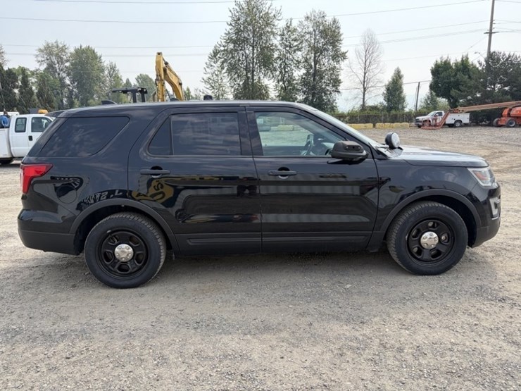 2017-ford-explorer-image-3