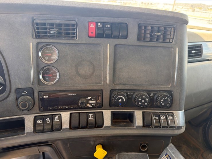 2019-kenworth-t880-image-23