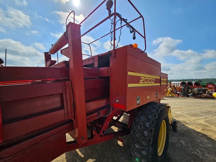 2000-new-holland-2000-image-28