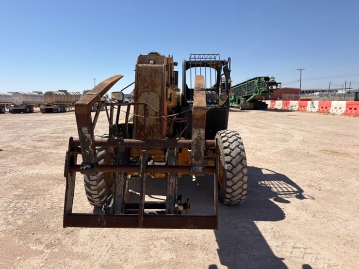 caterpillar-th360b-image-2