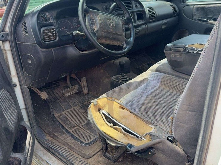 2001-dodge-ram-1500-image-12