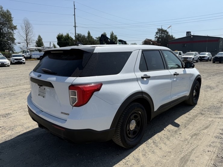 2020-ford-explorer-image-4
