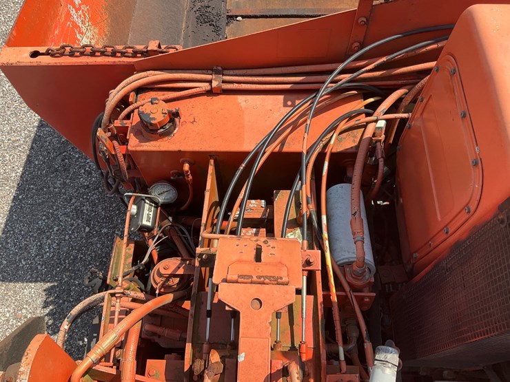 #1675-•-leeboy-tracked-asphalt-paver-image-21