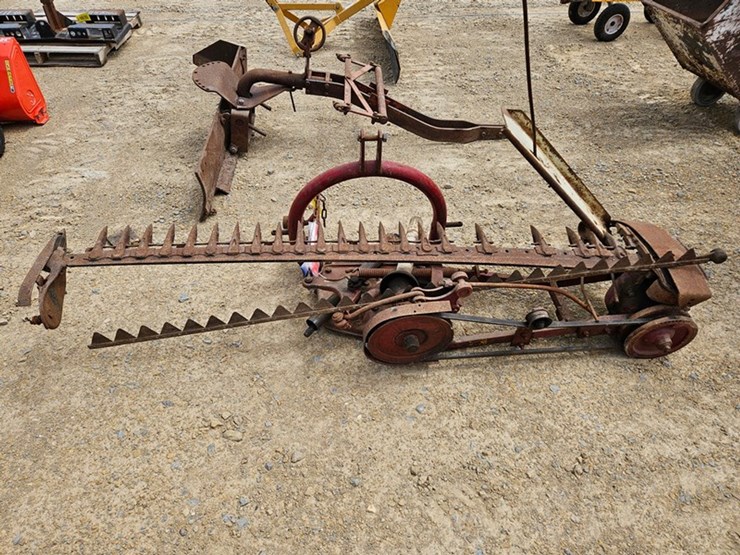 #88-•-international-3pt-sickle-mower-image-4