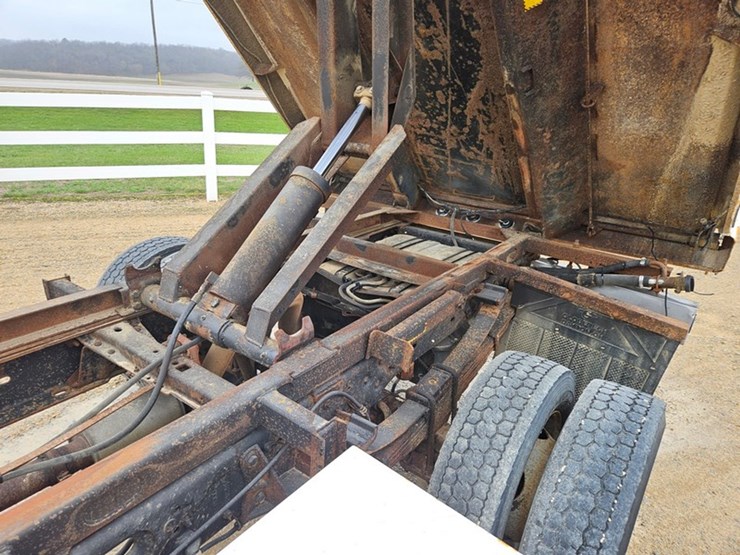 2009-ford-f550-image-17
