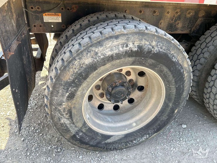 2015-freightliner-114sd-image-39
