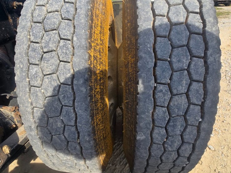 2017-freightliner-122sd-image-71