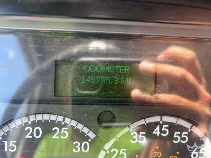 2019-freightliner-m2-106-image-7