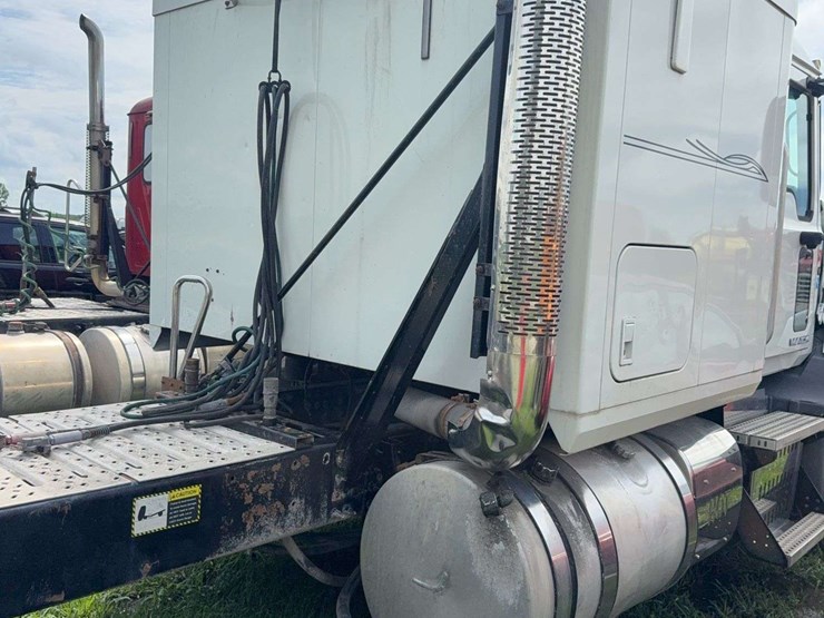 2013-mack-semi,-728,000-miles,-445hp,-m-drive-auto,-dual-line-wet-kit,-11r-24.5-tires,-deleted,-no-def,-vin--1m1aw07y8dm028609-image-6