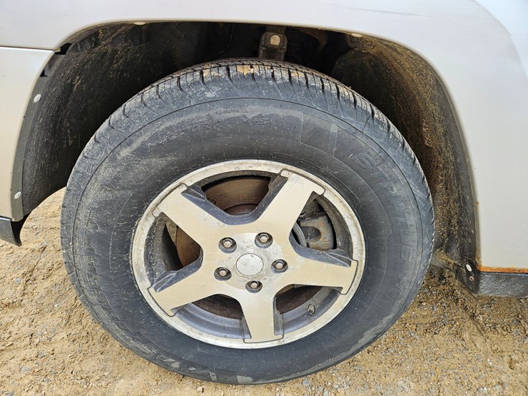 #60-•-2007-jeep-sport-utility-sedan-image-47