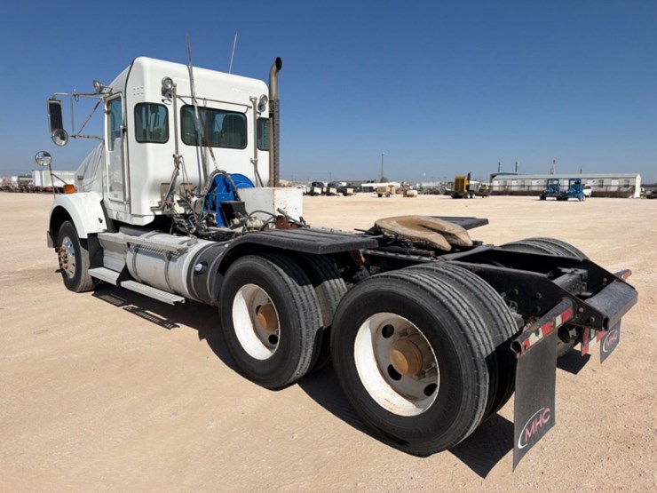 2014-kenworth-t800-image-9
