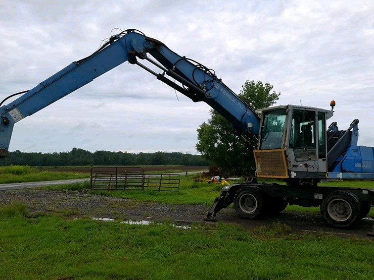 2015-fuchs-mhl320-image-1