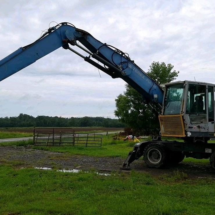 2015 FUCHS MHL320