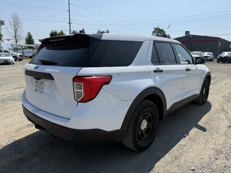 2020-ford-explorer-image-4
