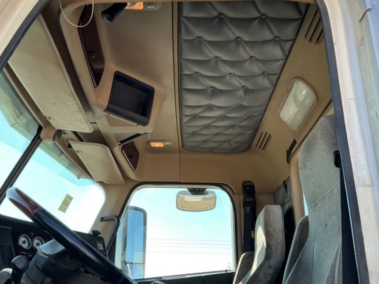 2015-freightliner-coronado-122-sd-image-22