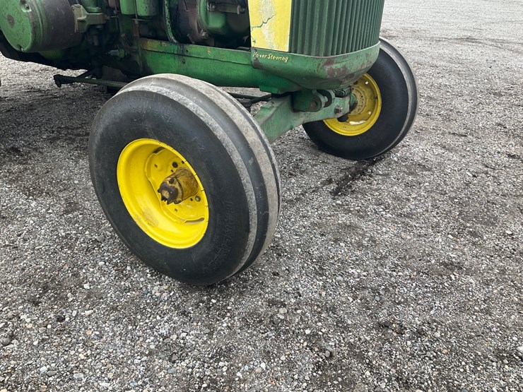1958-john-deere-820-image-12