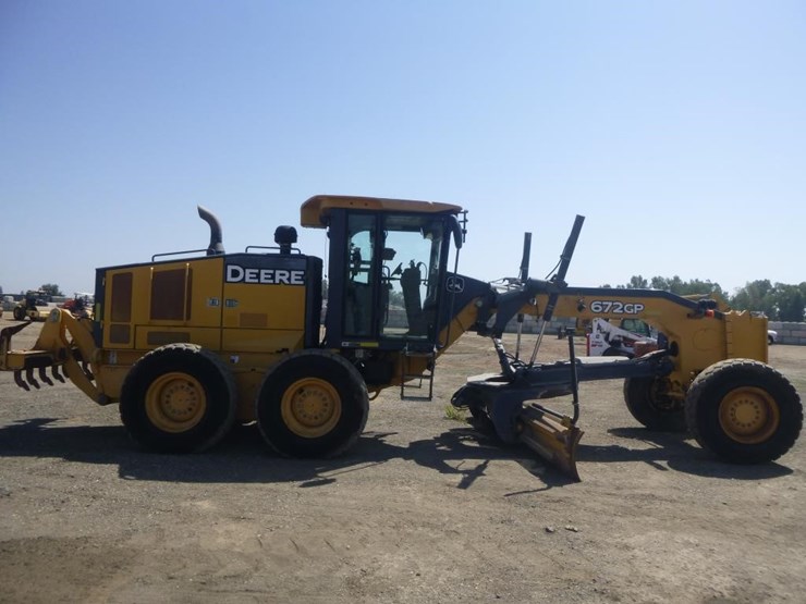 2012-deere-672gp-image-26