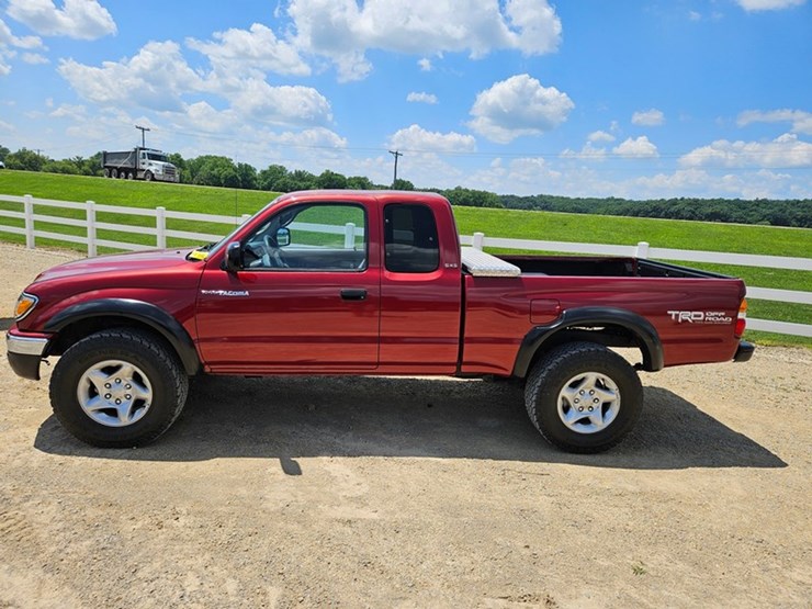 #25-•-2002-toyota-4x4-pickup-truck-image-2