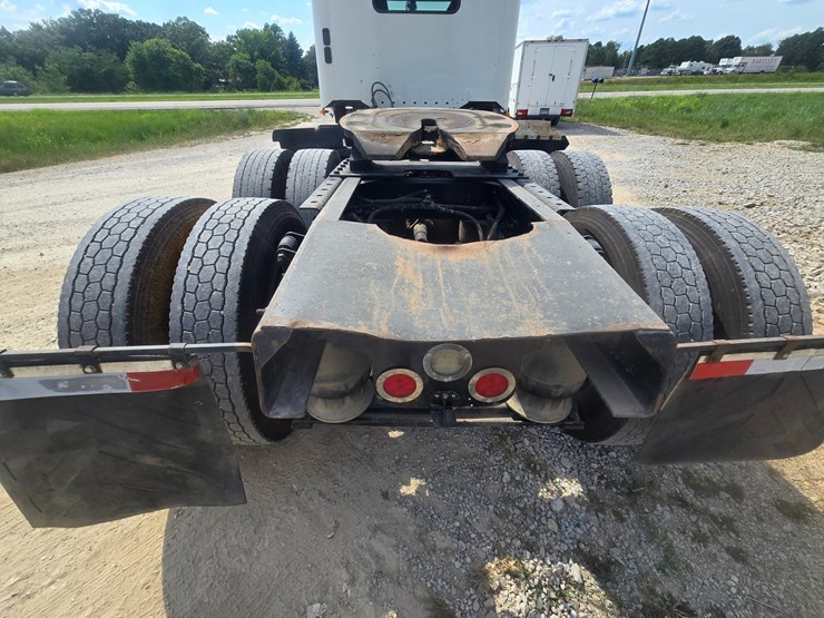 2017-freightliner-122sd-image-76