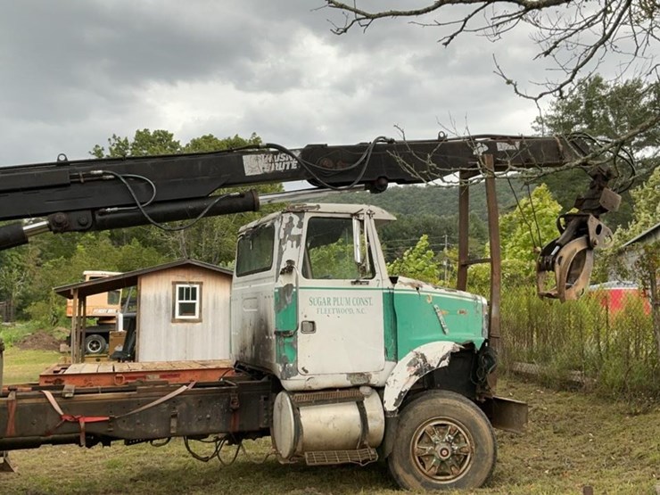 #131-•-1988-husky-brute-knuckleboom-on-truck-image-4