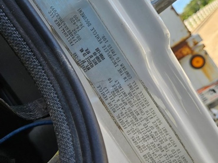 2002-freightliner-fl80-image-69