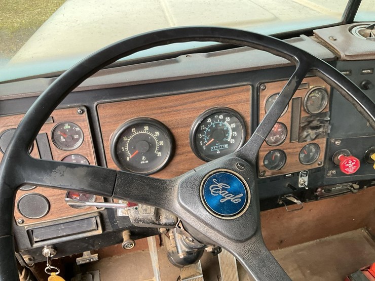 #142-•-1985-international-log-truck-image-14