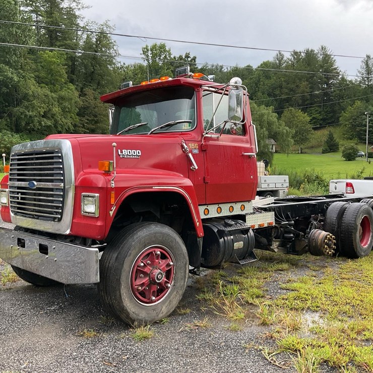1989 FORD L8000