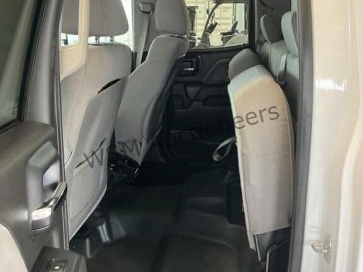 2015-chevrolet-2500hd-image-25