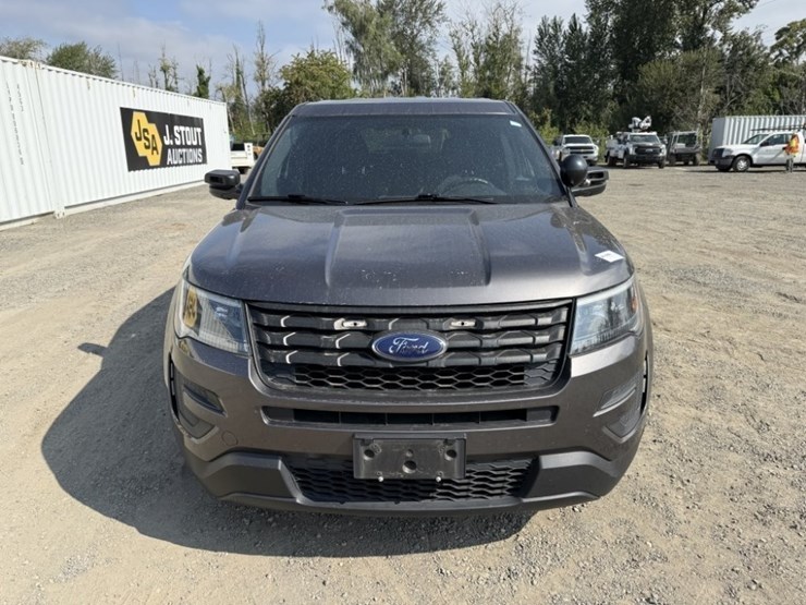 2017-ford-explorer-image-9