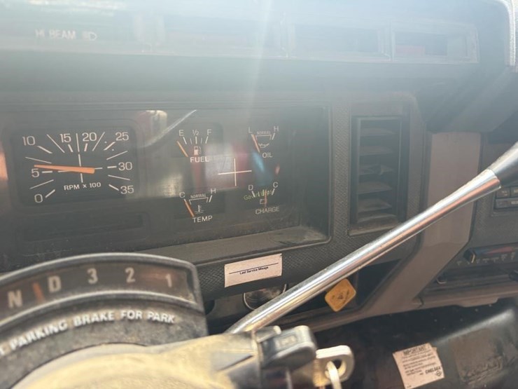 1995-ford-8000-image-17