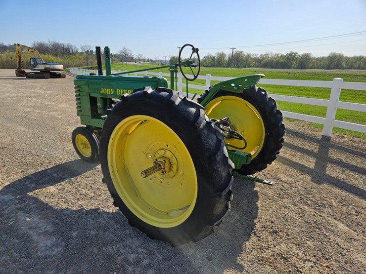 john-deere-b-image-3
