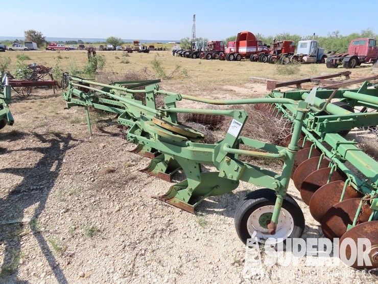 massey-ferguson-8-image-1