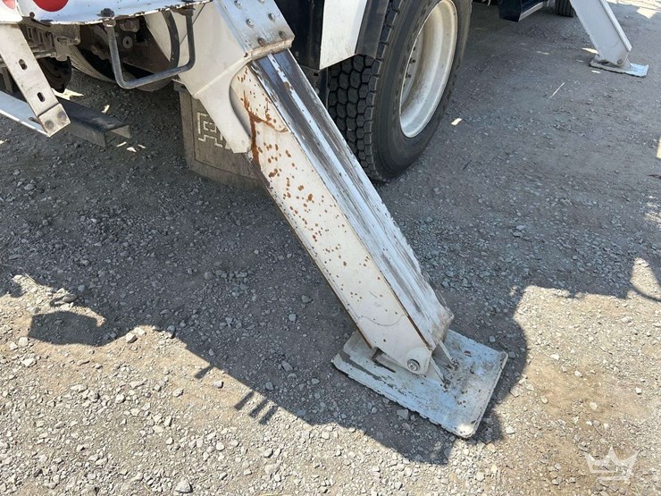 2019-freightliner-m2-106-image-25