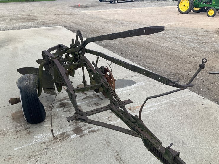 #5304-•-antique-pull-type-2-bottom-moldboard-plow-image-8