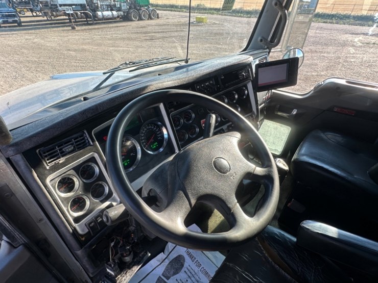 2015-kenworth-t800-image-22