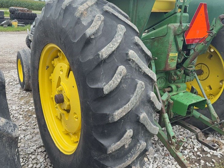 1976-john-deere-3020-image-10