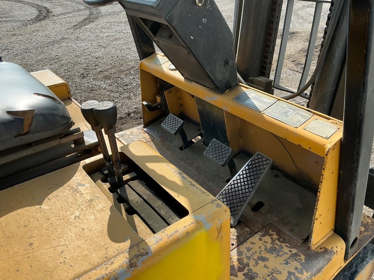 caterpillar-t80d-image-15