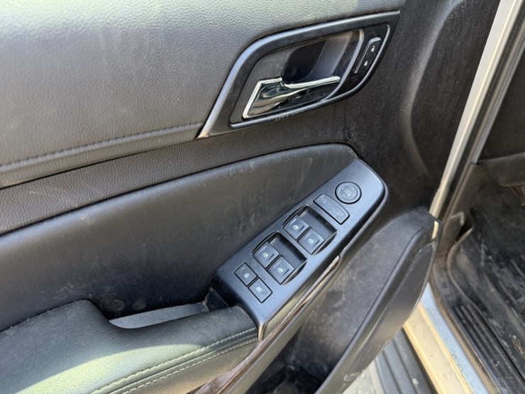 2016-chevrolet-tahoe-image-25
