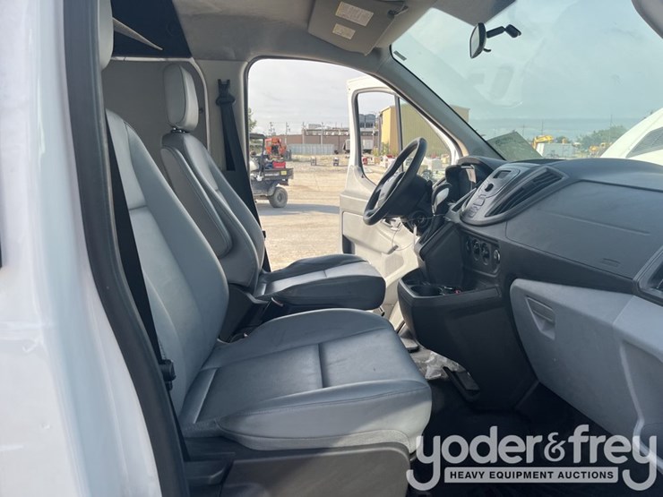 2015-ford-transit-image-17