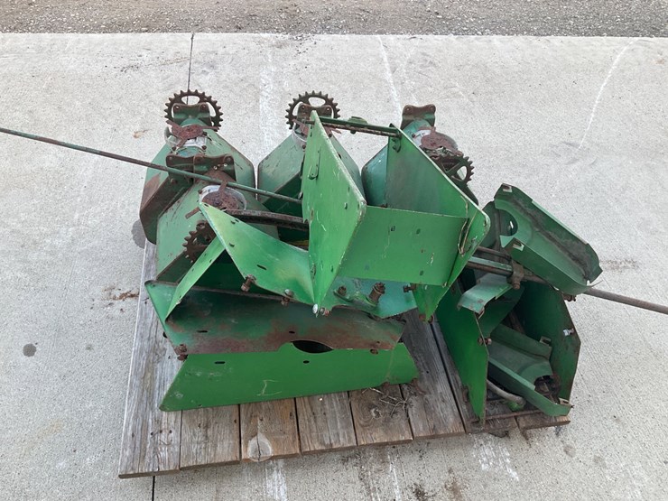 #5037-•-john-deere-planter-row-units-/-seed-hoppers-and-misc.-parts-image-3