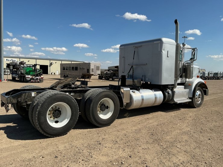 2015-peterbilt-367-image-5