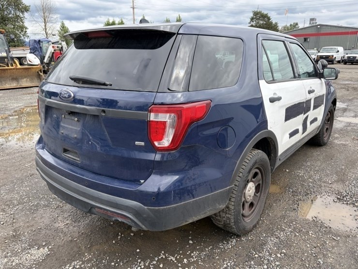 2017-ford-explorer-image-4