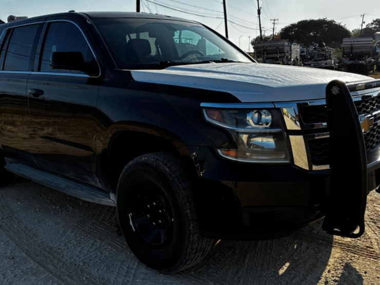 2015-chevrolet-tahoe-image-3