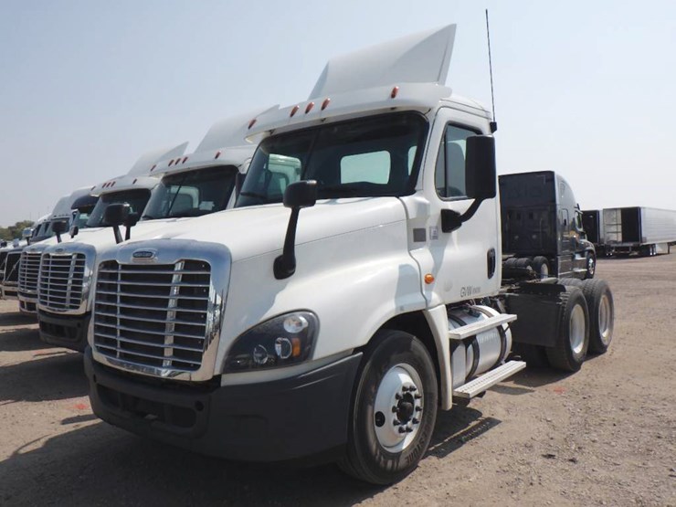 2017-freightliner-cascadia-125-image-1