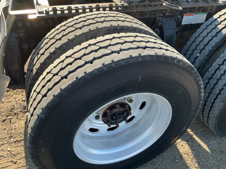 2013-freightliner-coronado-122-sd-image-14