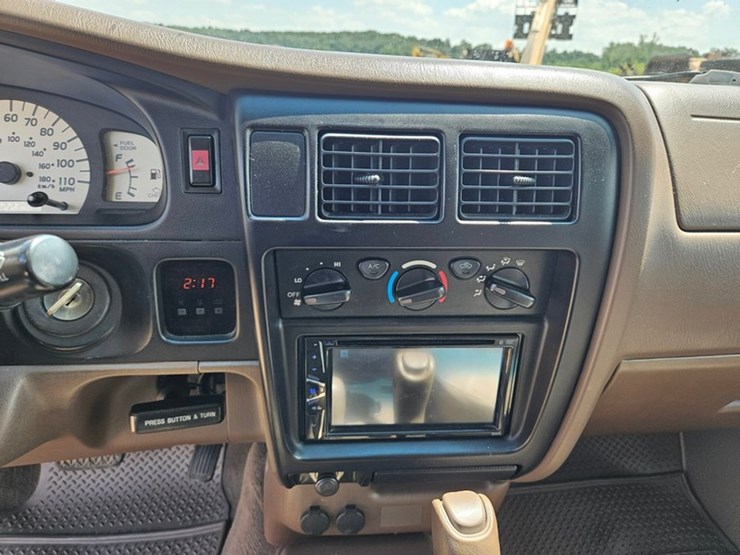 2004-toyota-tacoma-image-41