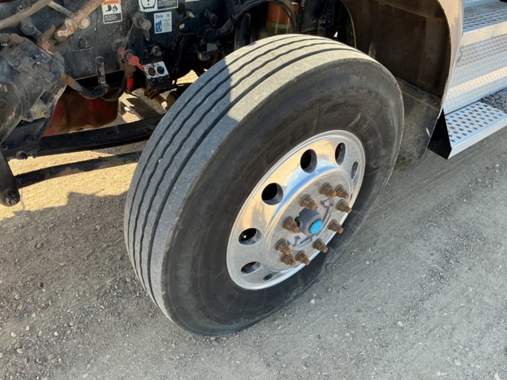 2013-kenworth-t800-image-24