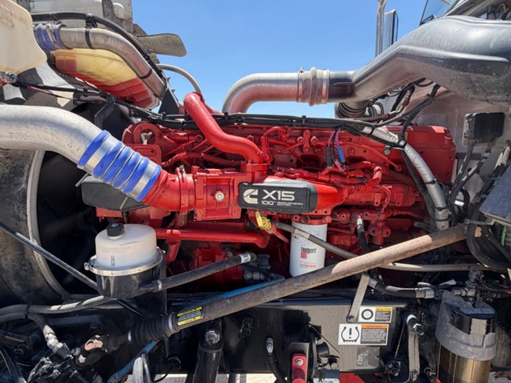 2020-peterbilt-389-image-14