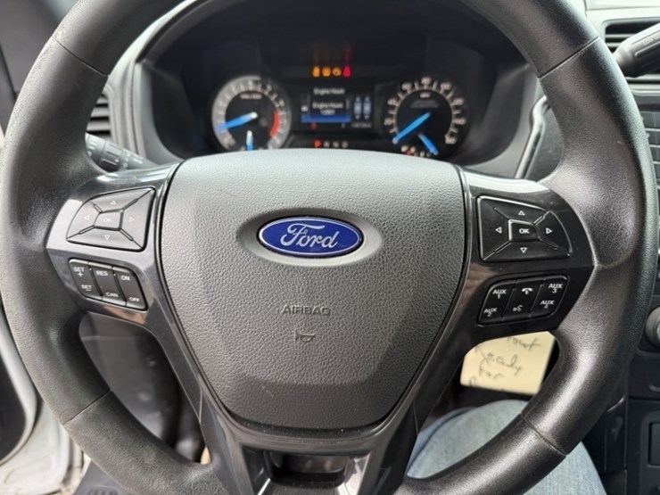 2017-ford-explorer-image-30